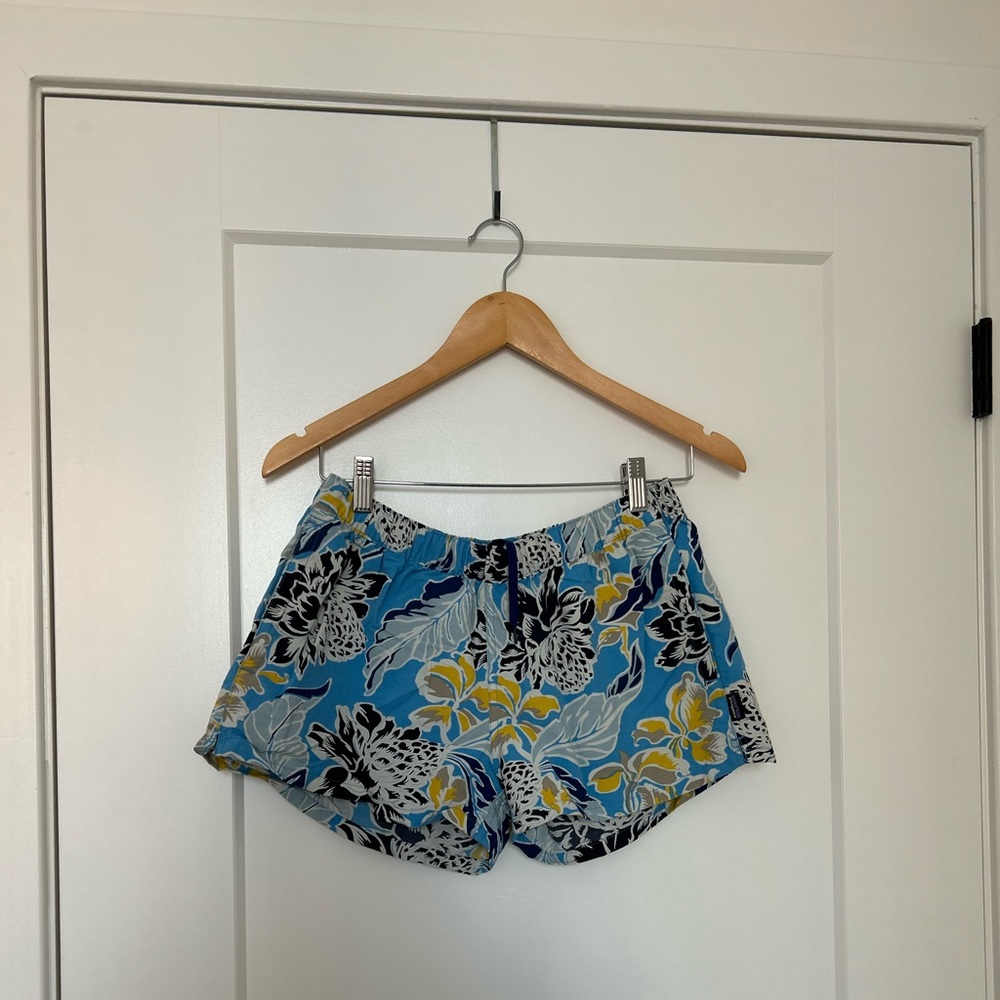 women’s medium floral Patagonia barely baggies shorts